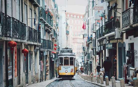 Portugal: Uma Jornada de Sabores, História e Emoção ao Seu Alcance Portugal: Uma Jornada de Sabores, História e Emoção ao Seu Alcance